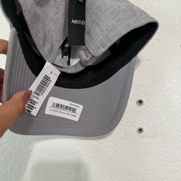 NWT New Era x Aritzia 9TWENTY Hat Grey / H Chrome - Picture 5 of 7